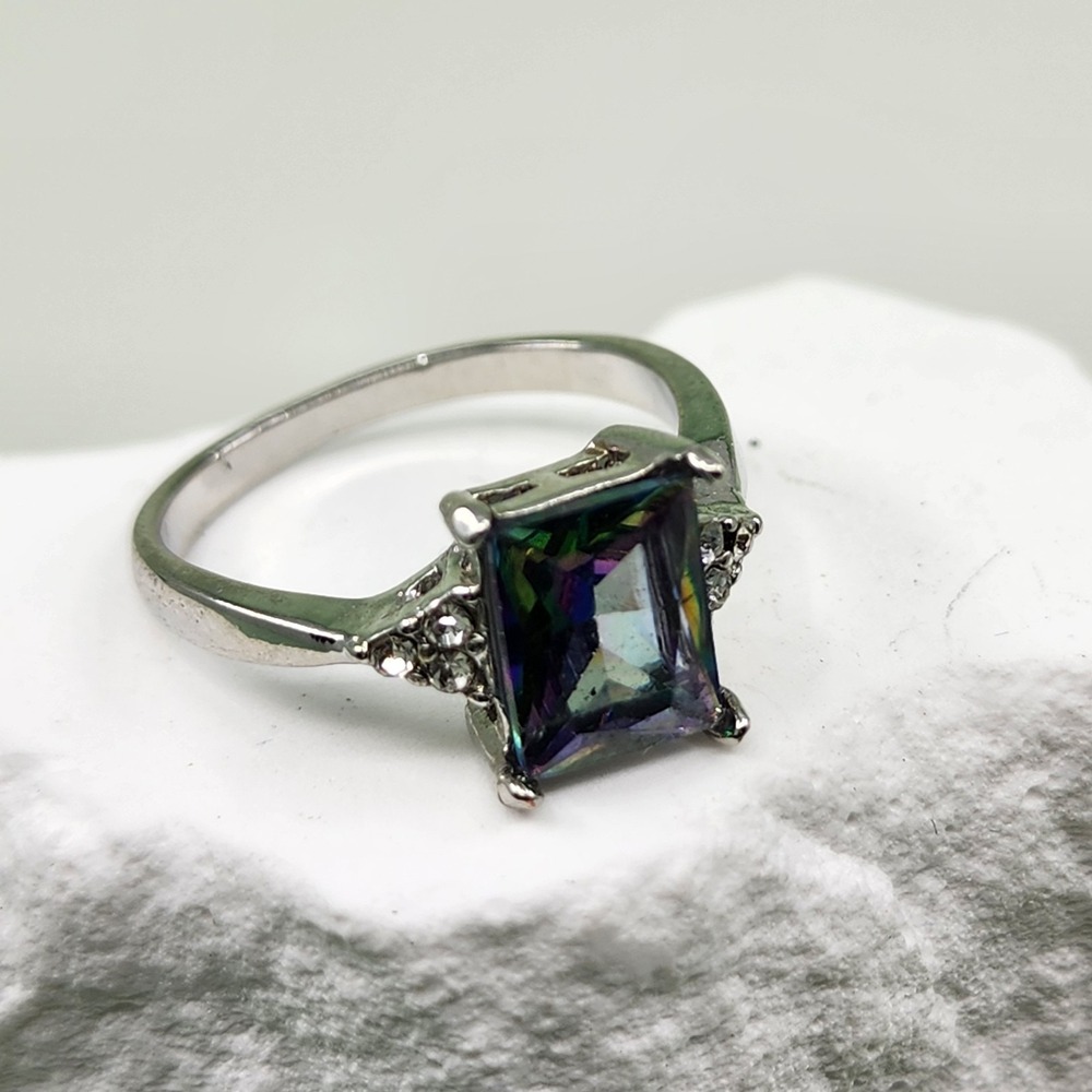 Iridescent Rainbow Princess Cut Crystal Silver Tone Ring Size 8 Cocktail Gift